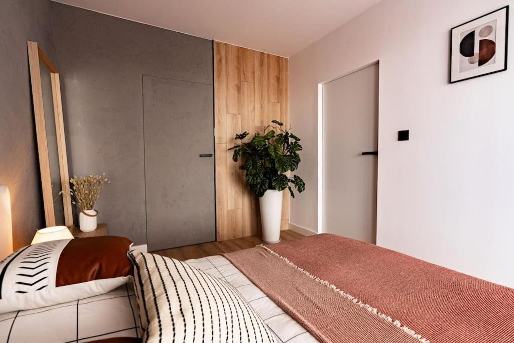 Apartament Na Grabiszynskiej Wroclaw Luaran gambar