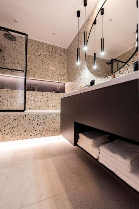 Apartament Na Grabiszynskiej Wroclaw Luaran gambar