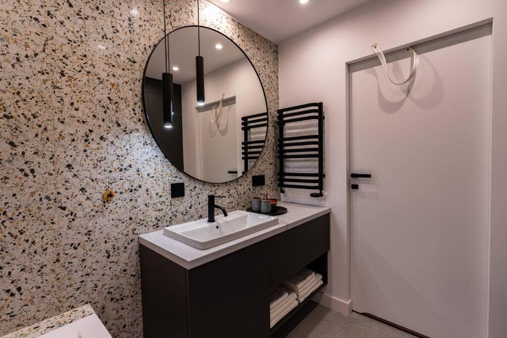 Apartament Na Grabiszynskiej Wroclaw Luaran gambar