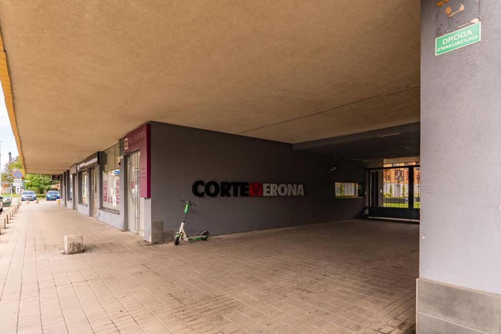 Apartament Na Grabiszynskiej Wroclaw Luaran gambar