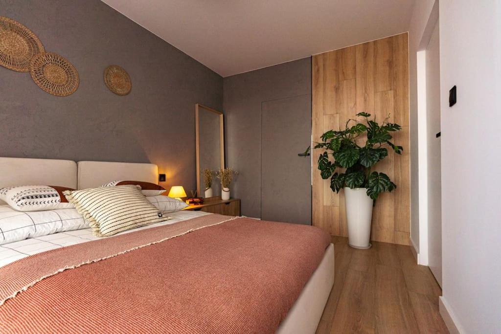 Apartament Na Grabiszynskiej Wroclaw Luaran gambar