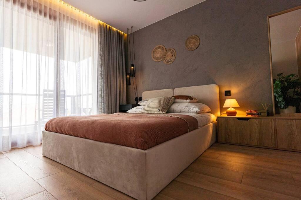 Apartament Na Grabiszynskiej Wroclaw Luaran gambar